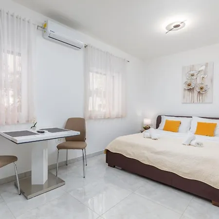Marine Lux Apartments Pula Exterior photo