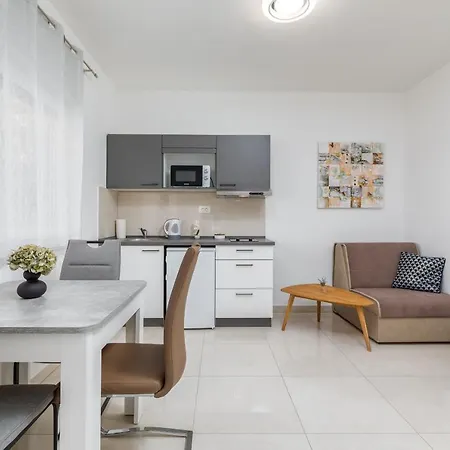 Marine Lux Apartments Pula Exterior photo