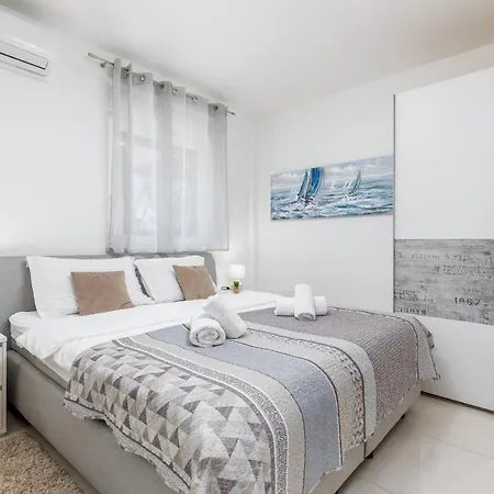 Marine Lux Apartments Pula Exterior photo