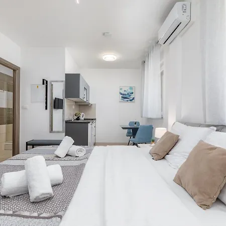 Marine Lux Apartments Pula Exterior photo