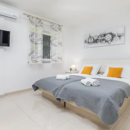 Marine Lux Apartments Pula Exterior photo