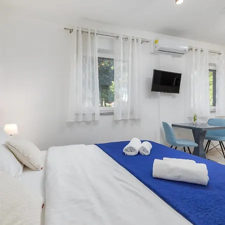 Marine Lux Apartments Pula Exterior photo