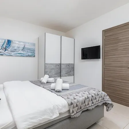 Marine Lux Apartments Pula Exterior photo