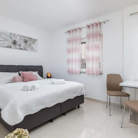Marine Lux Apartments Pula Exterior photo