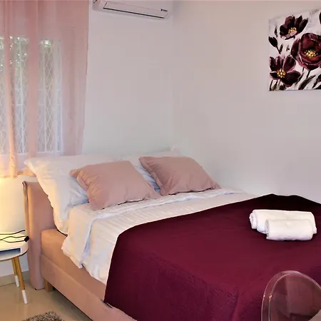 Marine Lux Apartments Pula Exterior photo