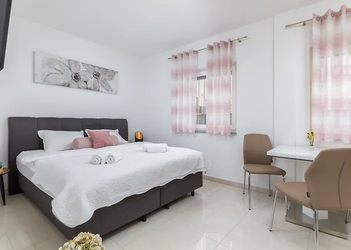 Marine Lux Apartments
